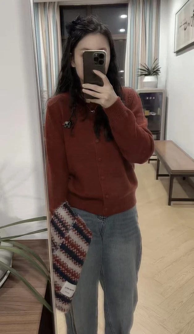 七言家巨好看！#氛围感圣诞小马刺绣包扣软糯女士毛衣