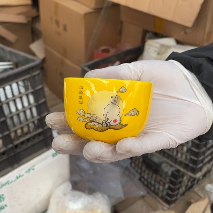 其他盘子碗砂锅都有随机四个