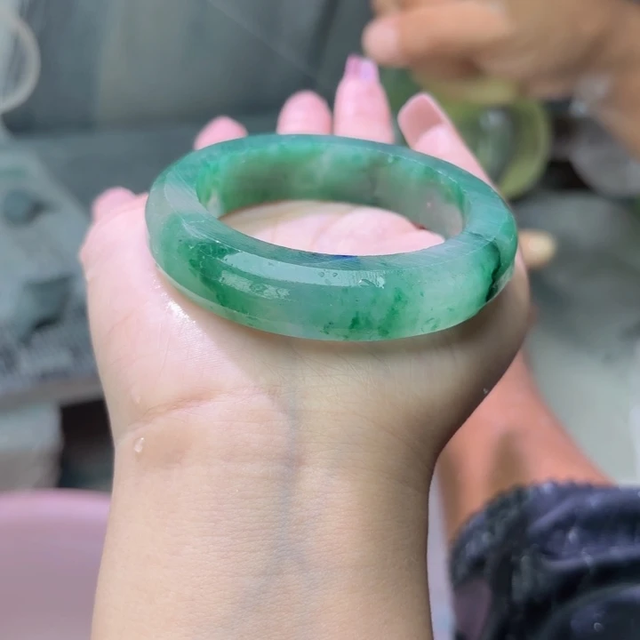 ℋ***࿐未镶嵌手镯石英质玉（非洲翠）定制