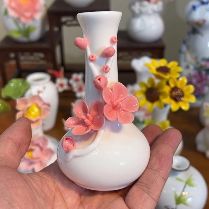 手工精致陶瓷摆件