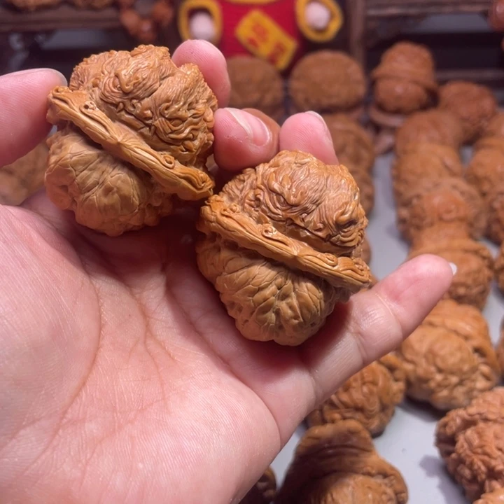 蛤蟆头雕刻的金蟾