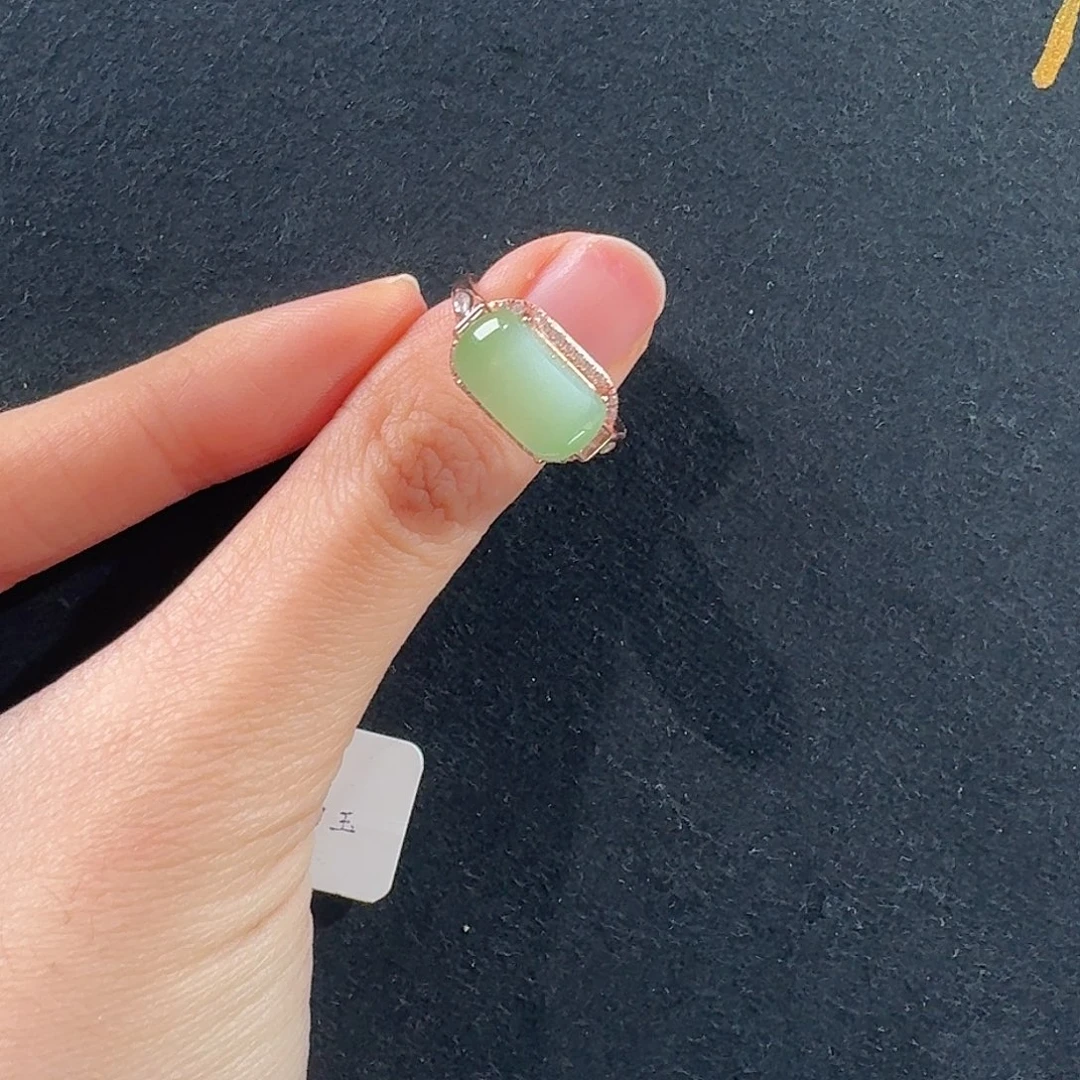 和田玉未镶嵌颈饰黑羊洞碧玉