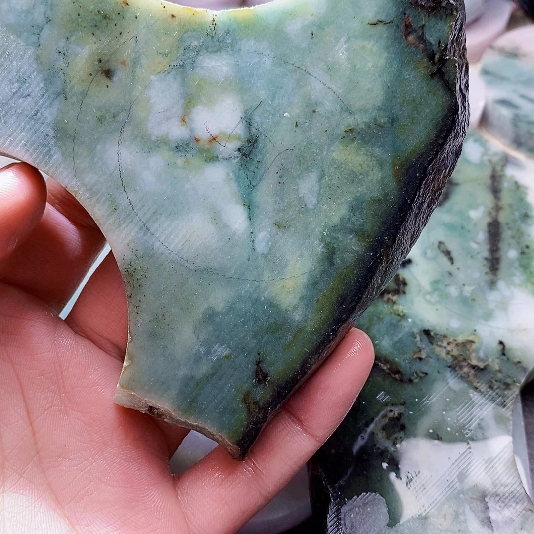 用***8翡翠未镶嵌颈饰558