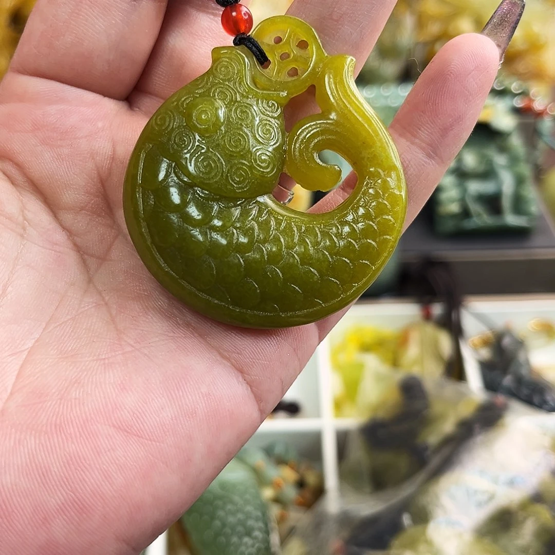 蛇纹石玉颈饰未镶嵌