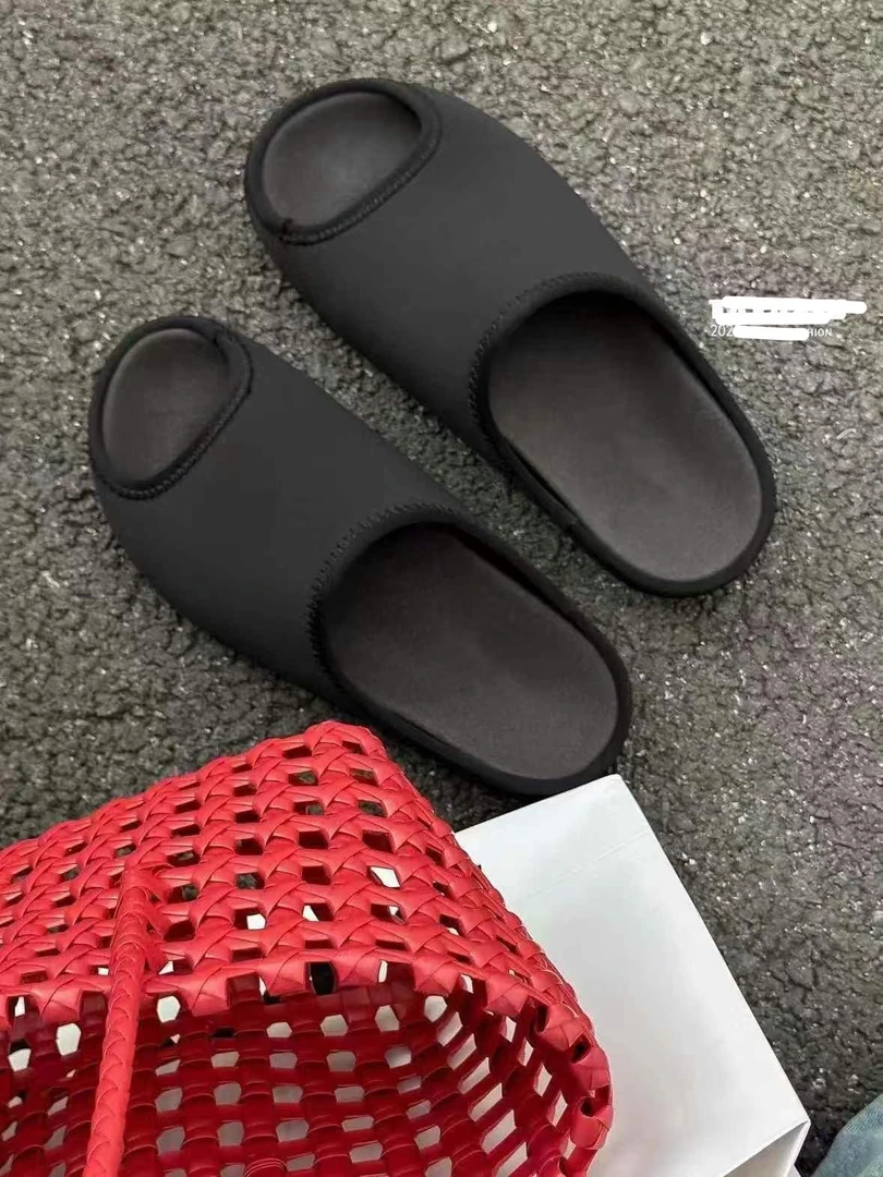 2025新款平底拖鞋女外穿时尚小众高级感凉拖ins百搭缎面拖鞋女鞋