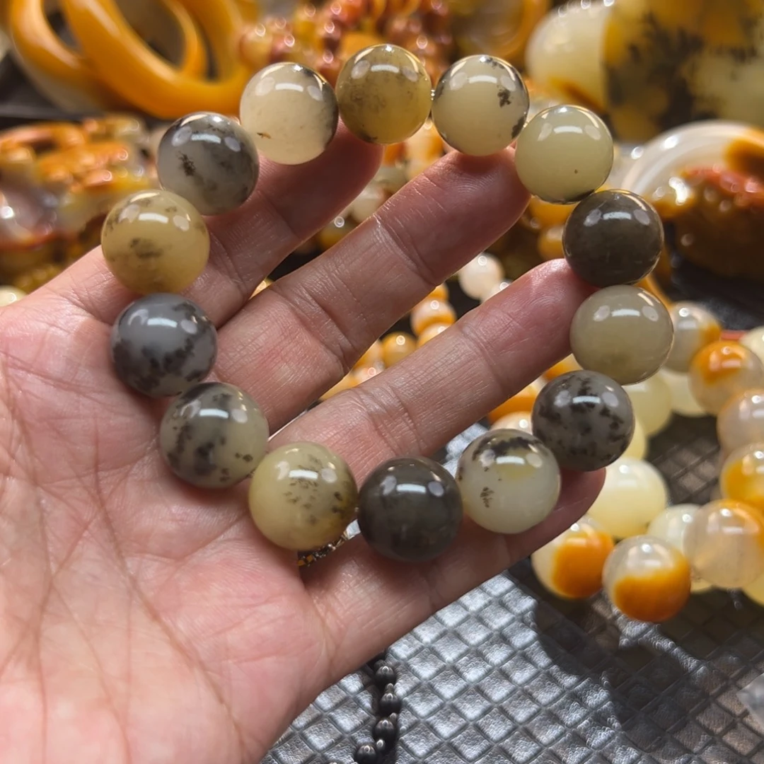 石英质玉未镶嵌颈饰