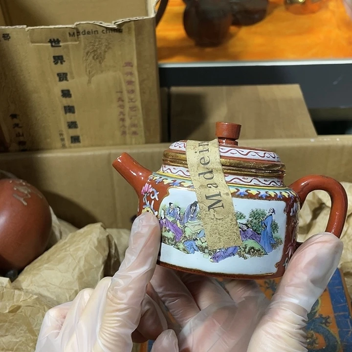 茶壶紫砂矿泥料手工制作的一把紫砂壶。