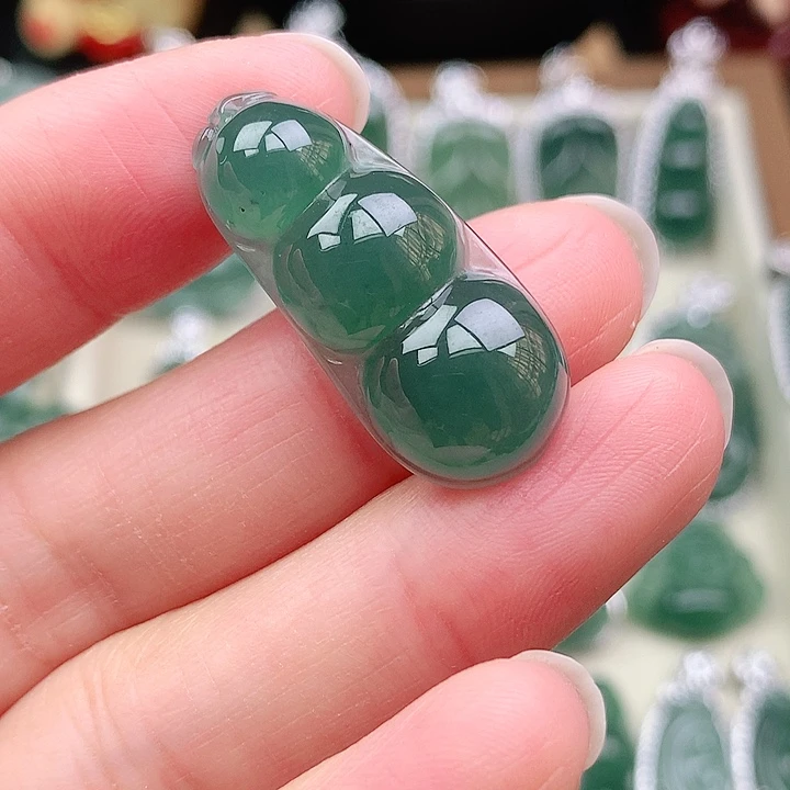 颈饰未镶嵌翡翠吊坠