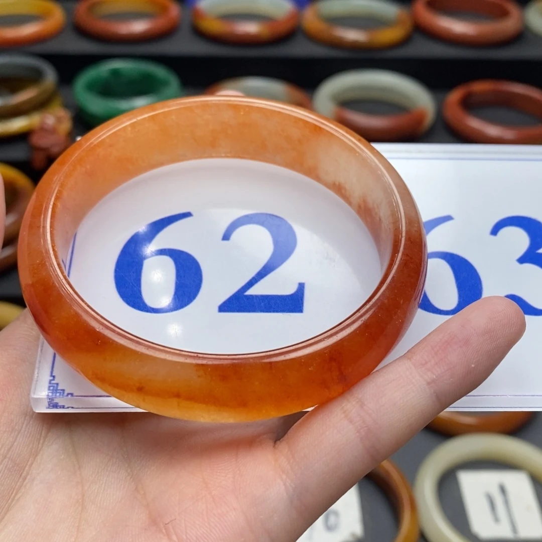 石英质玉（黄龙玉）手镯微瑕未镶嵌