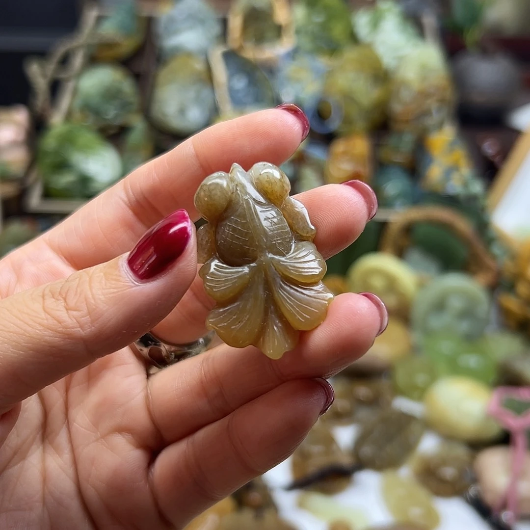 岫岩老玉（透闪石质玉）未镶嵌颈饰老玉金鱼