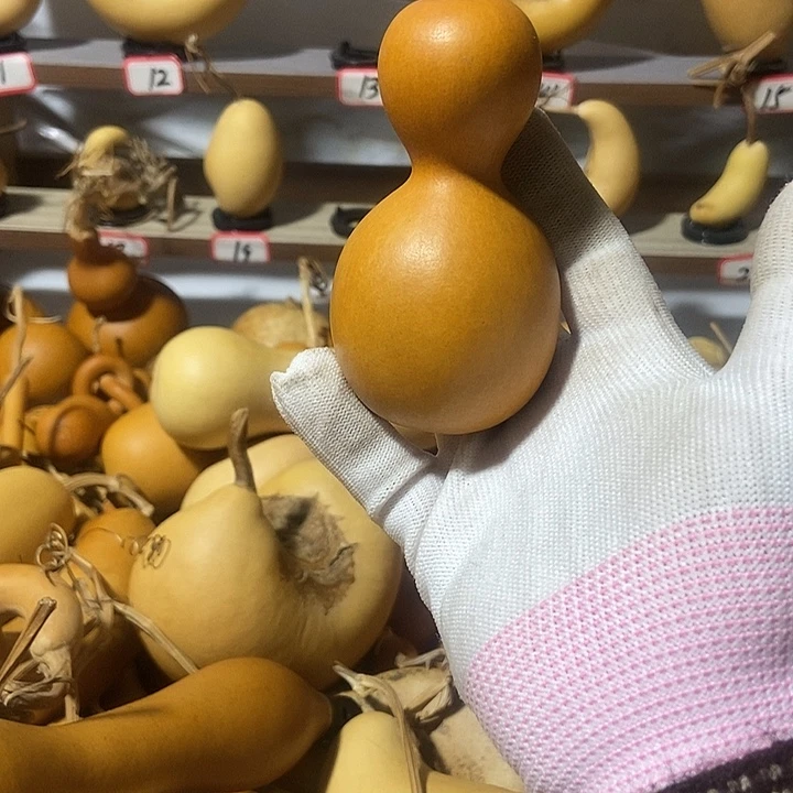 茗***中有机玻璃直播间里的拍品链接