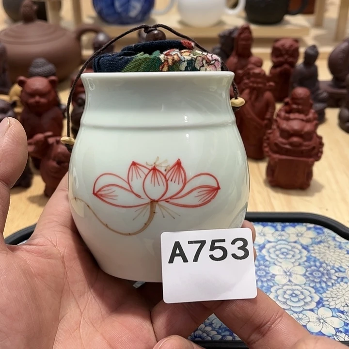 刘***彪默认微瑕瓷器、茶具、壶、摆件，介意勿拍