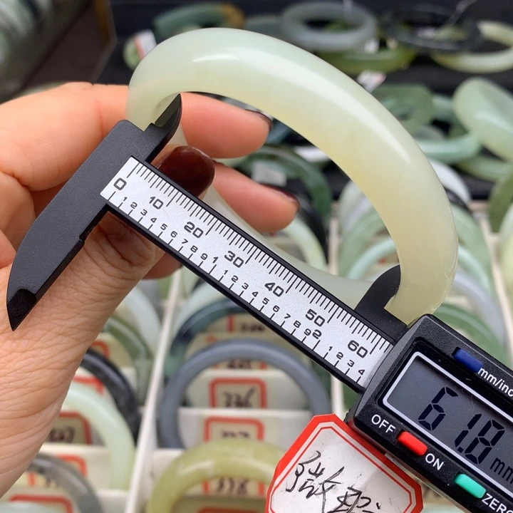 蛇纹石玉未镶嵌手镯338