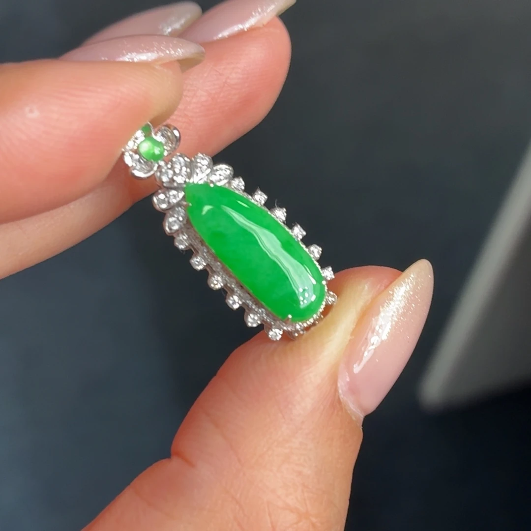 翡翠18K金镶嵌颈饰