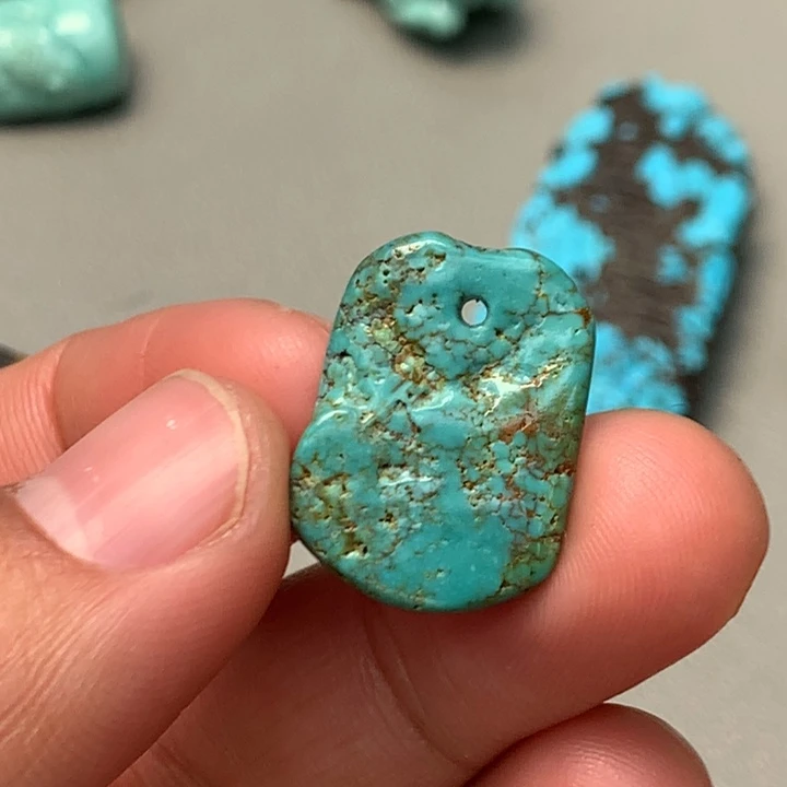 绿松石未镶嵌颈饰