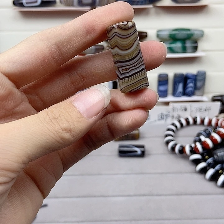 小***兔玛瑙/玉髓未镶嵌颈饰