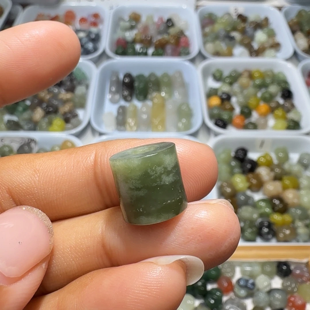 和田玉未镶嵌珠宝奇石