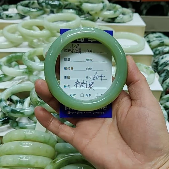 水***晶透闪石-蛇纹石玉未镶嵌手镯