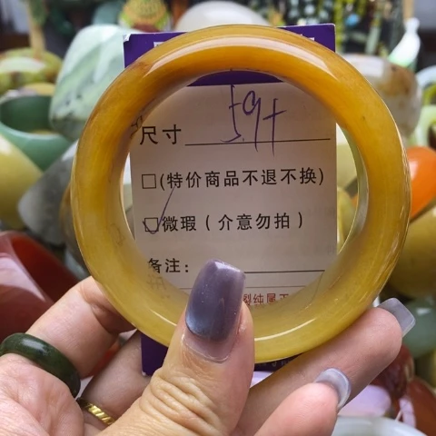 未镶嵌手镯石英质玉