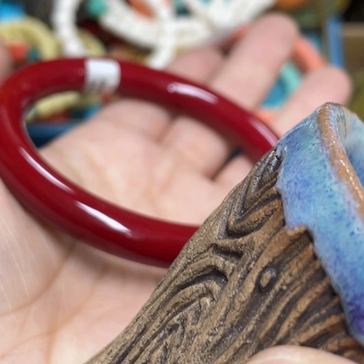 福利待遇等方面的