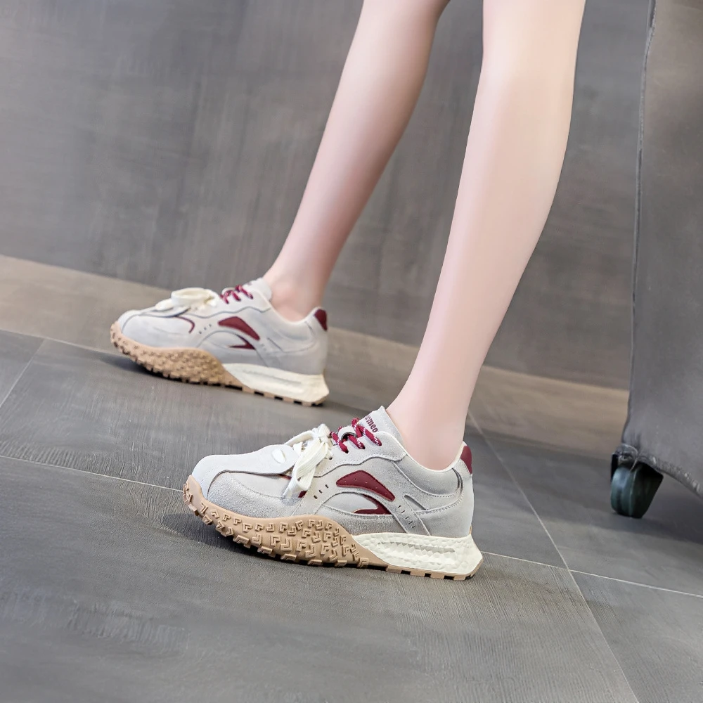 网红小白鞋女2025春季新款爆款韩版复古百搭休闲运动软皮防滑鞋女