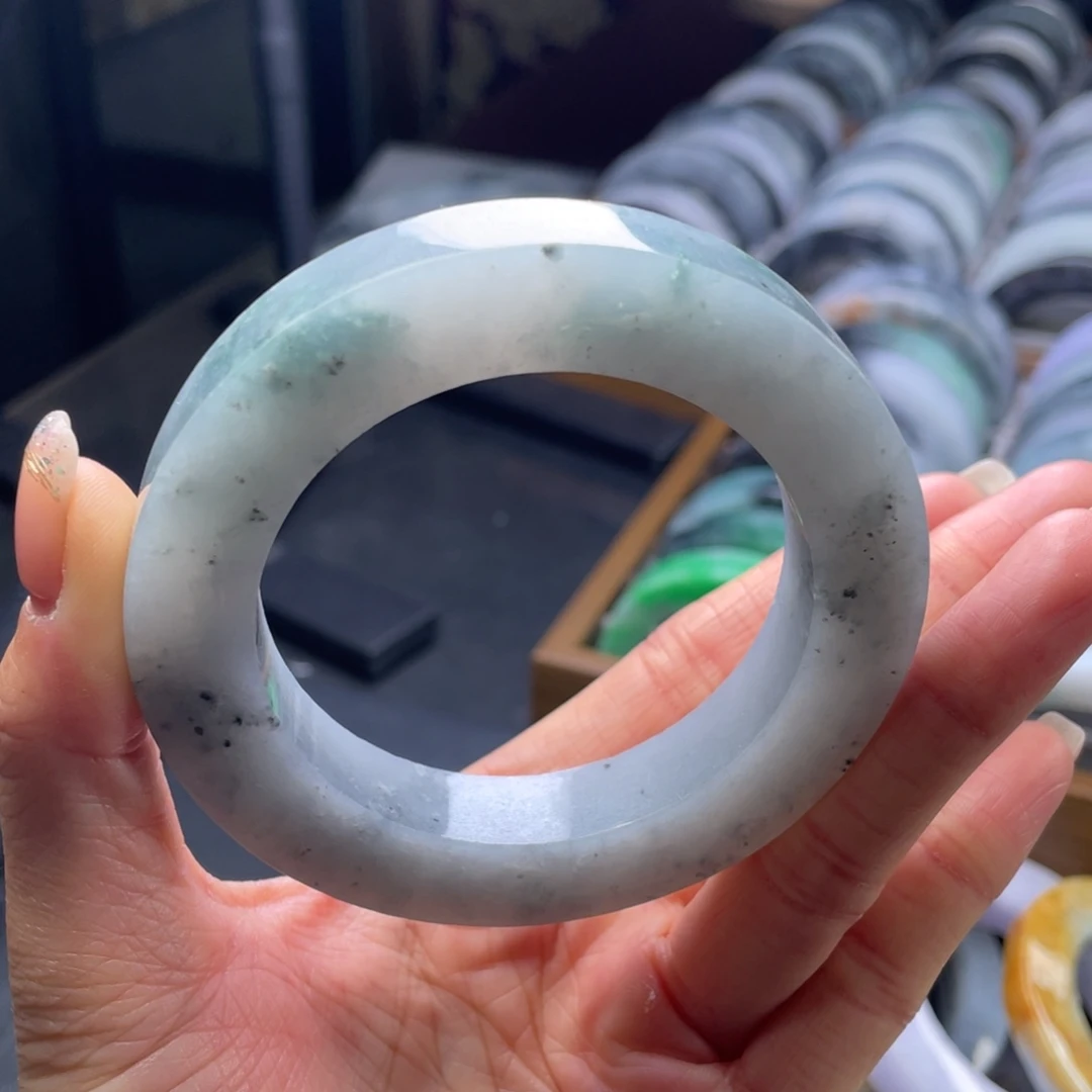 定制翡翠未镶嵌翡翠手镯