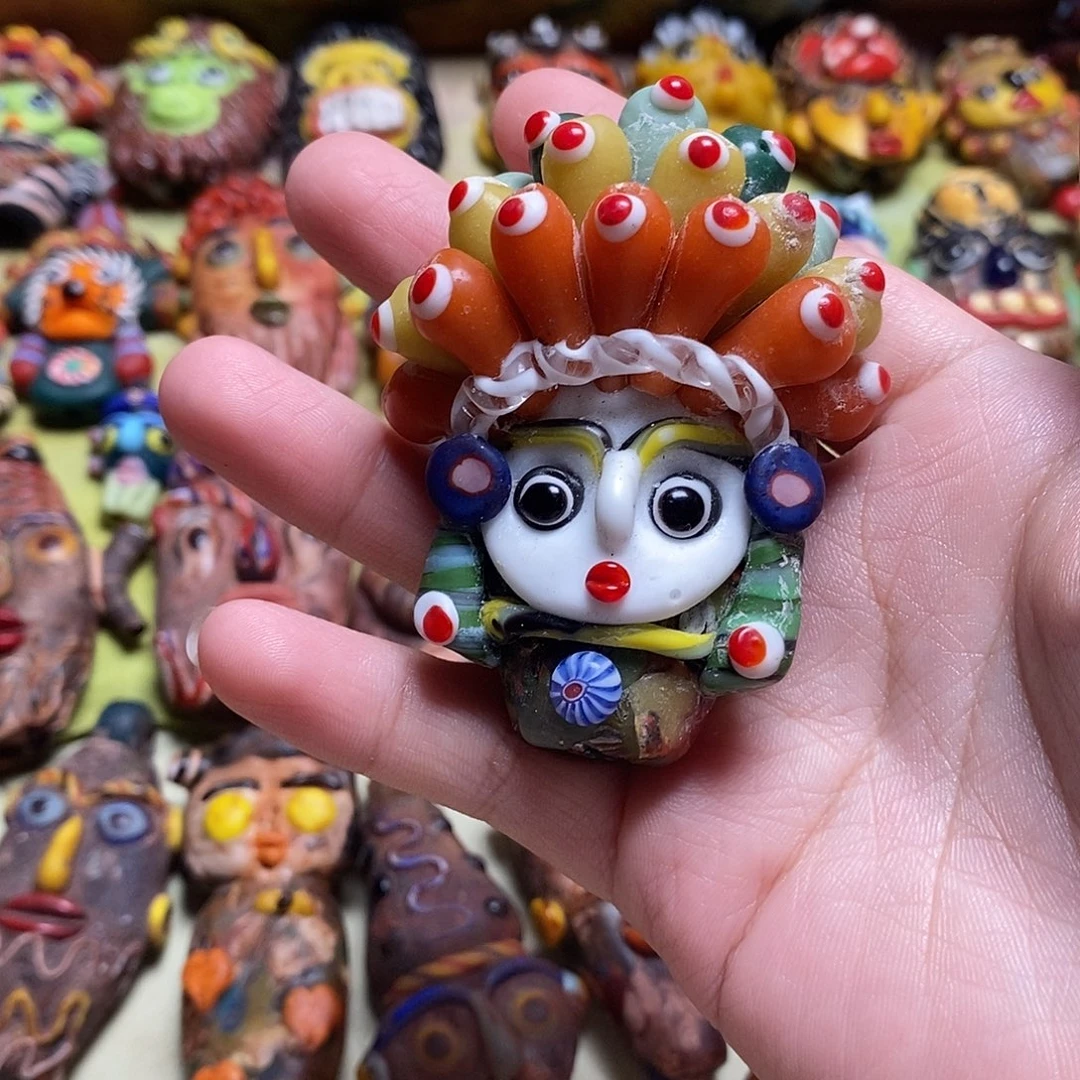 颈饰琉璃白雪国王