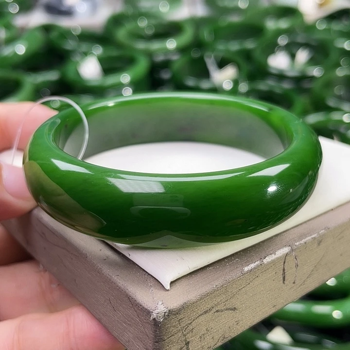 未镶嵌手镯和田玉（碧玉）