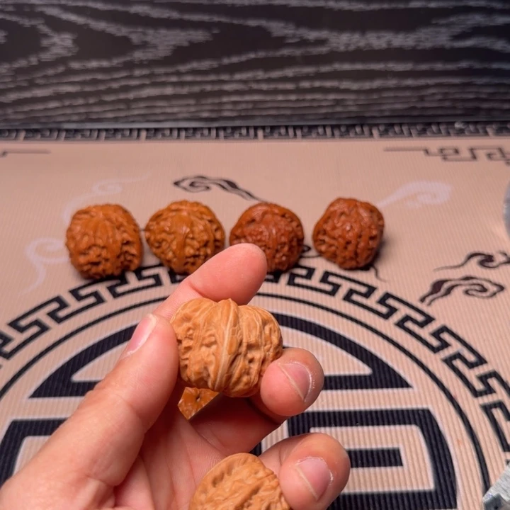 ****吊坠龙脊菩提核桃