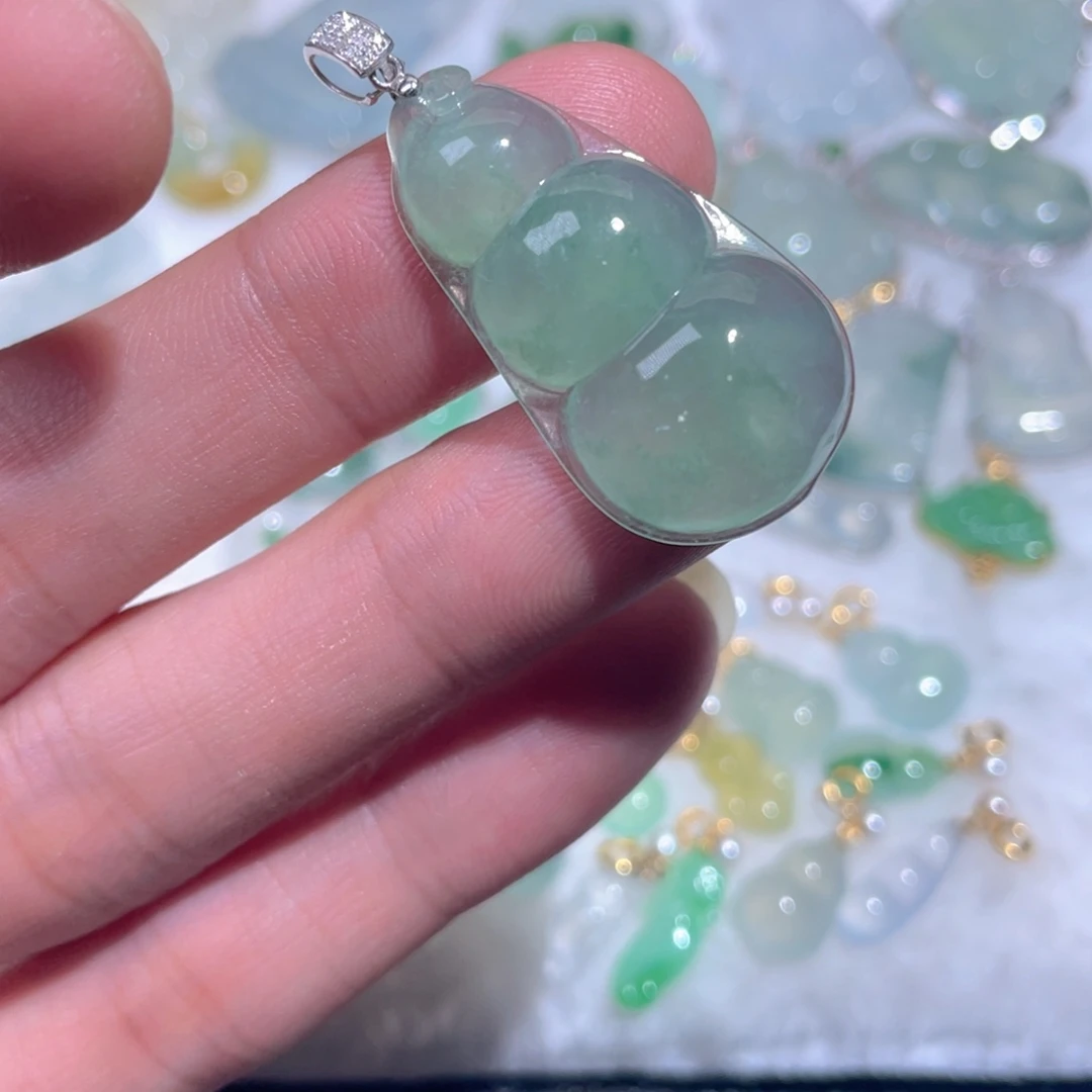 翡翠18K金镶嵌颈饰翡翠