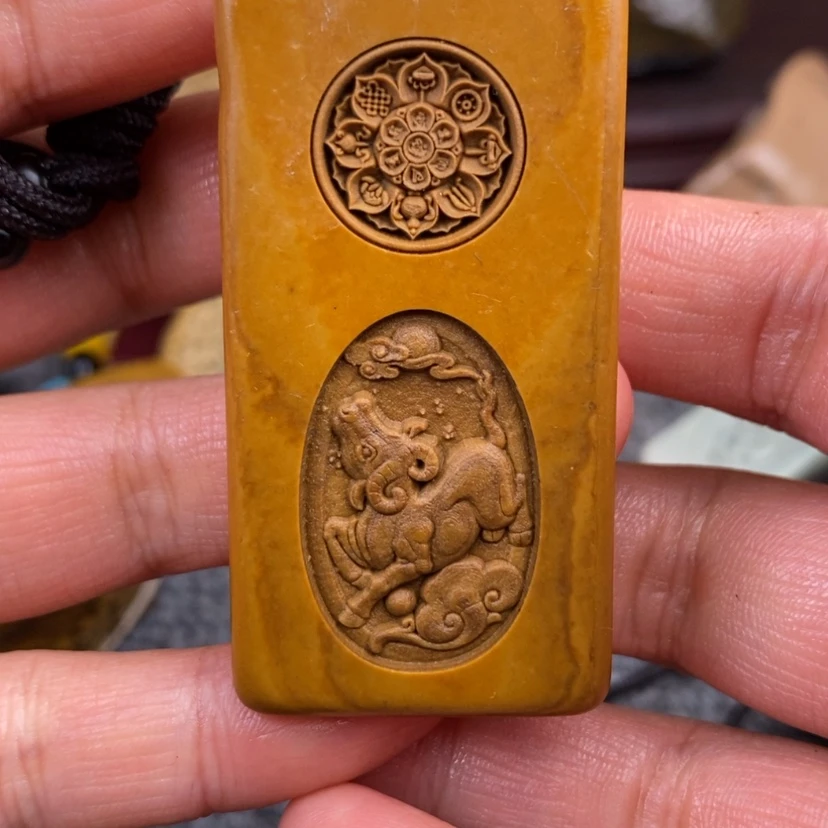 【闪购商品】原石雕刻手把件