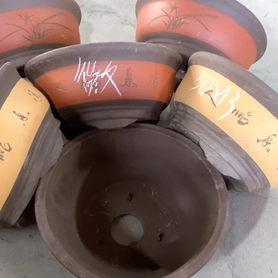 紫砂花盆100-6。          微瑕