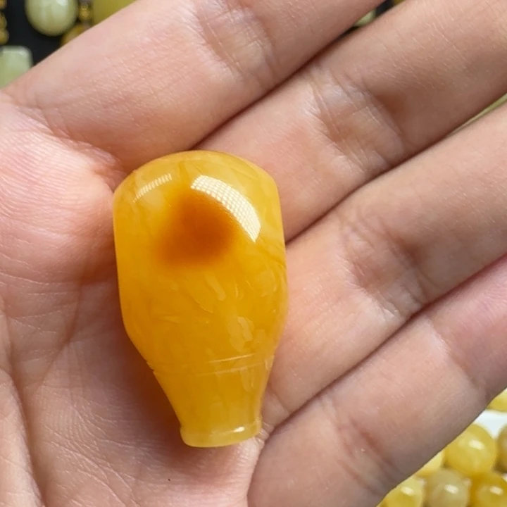 蜜蜡未镶嵌珠宝奇石