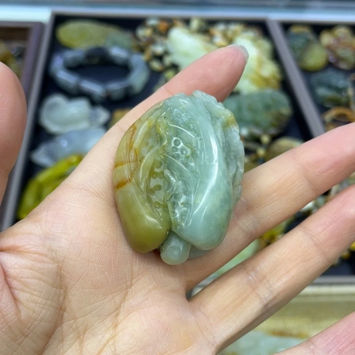 未镶嵌蛇纹石玉颈饰