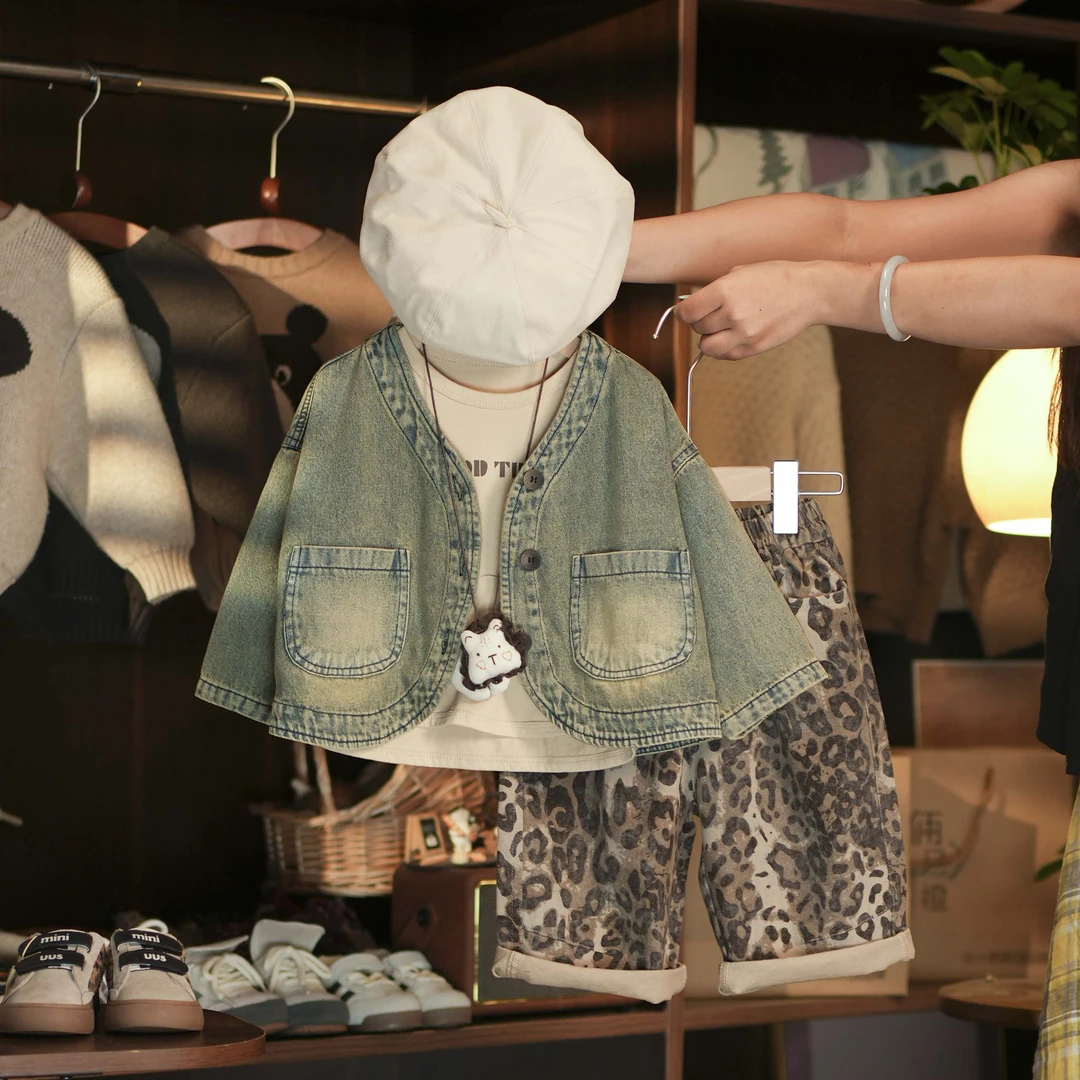 【俩只橙】《秋》森林地图~千禧风复古牛仔外套+字母打底+炒花豹纹裤