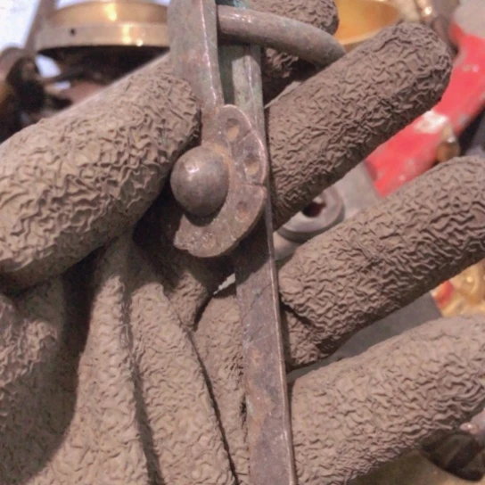 明***朗闪电购铜摆件工艺品