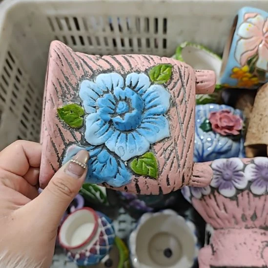 当场凑满15发货，不凑不发，花盆盆口不方不圆有针孔黑点矿点是正常