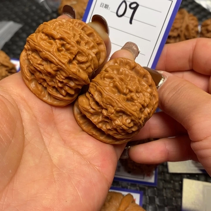 文玩核桃手串09白狮44