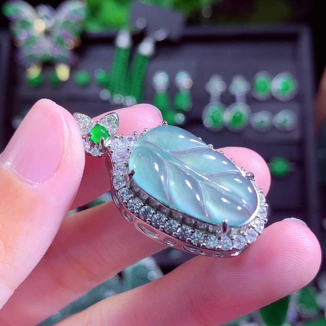 颈饰未镶嵌翡翠挂件