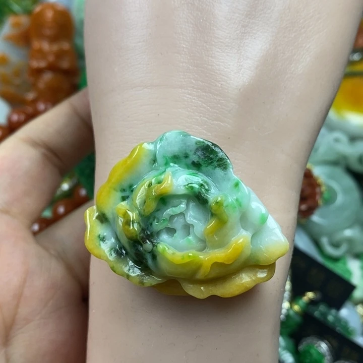 翡翠未镶嵌吊坠(赠链)