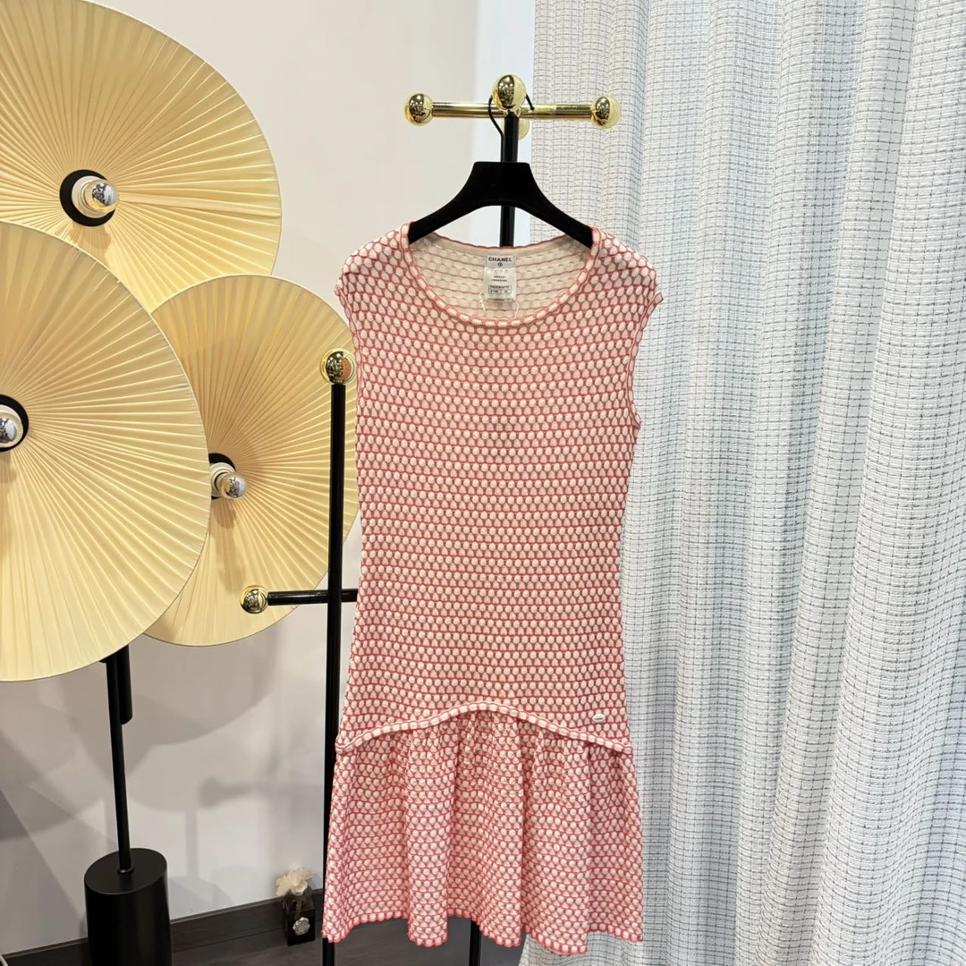 95新 Chanel/香奈儿 粉白色无袖针织连衣裙 34码