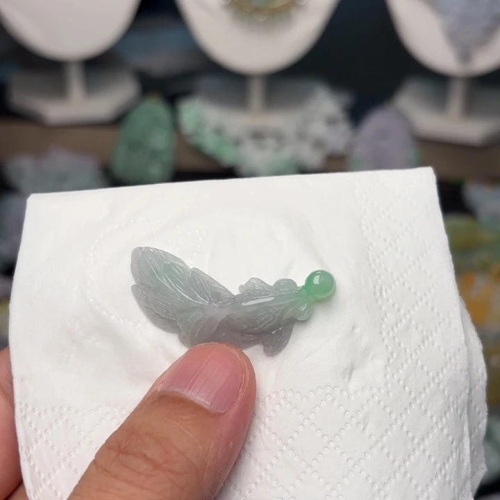 翡翠未镶嵌颈饰?****奶吊坠