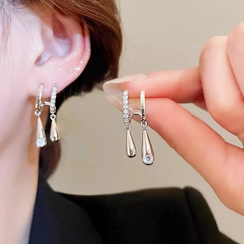 铜合金锆石耳饰 月下轻舞水滴耳钉女小众耳扣时尚百搭气质潮耳饰