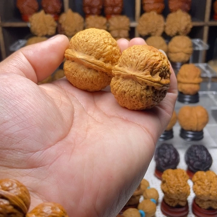 吊坠桃核8团凤绣球