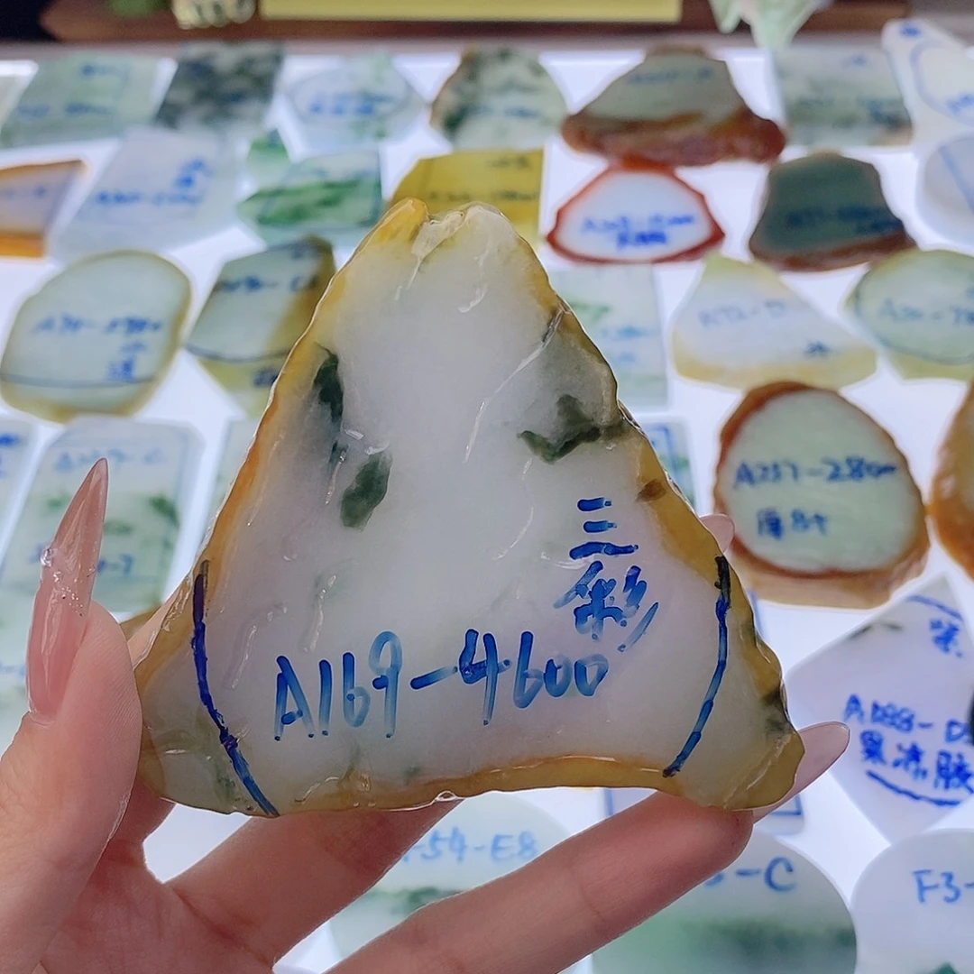 憨***…定制翡翠未镶嵌定制翡翠未镶嵌