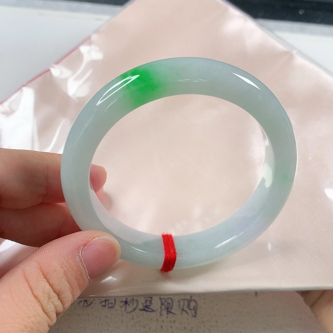 翡翠手镯未镶嵌⑨①