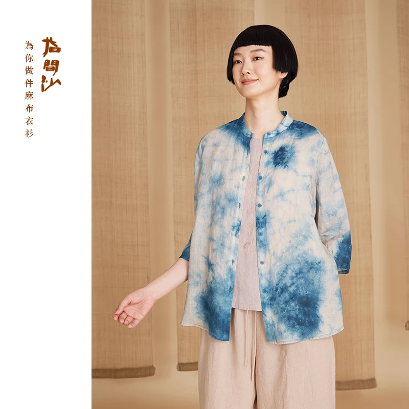 指间沙2521125女装25夏中式立领开衫蓝色扎染花布苎麻中长衬衫