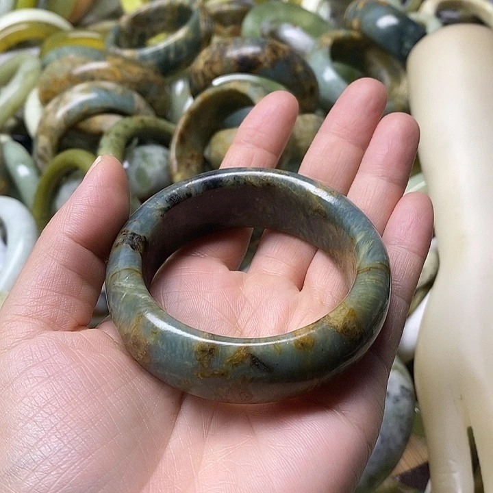 蛇纹石玉未镶嵌手镯