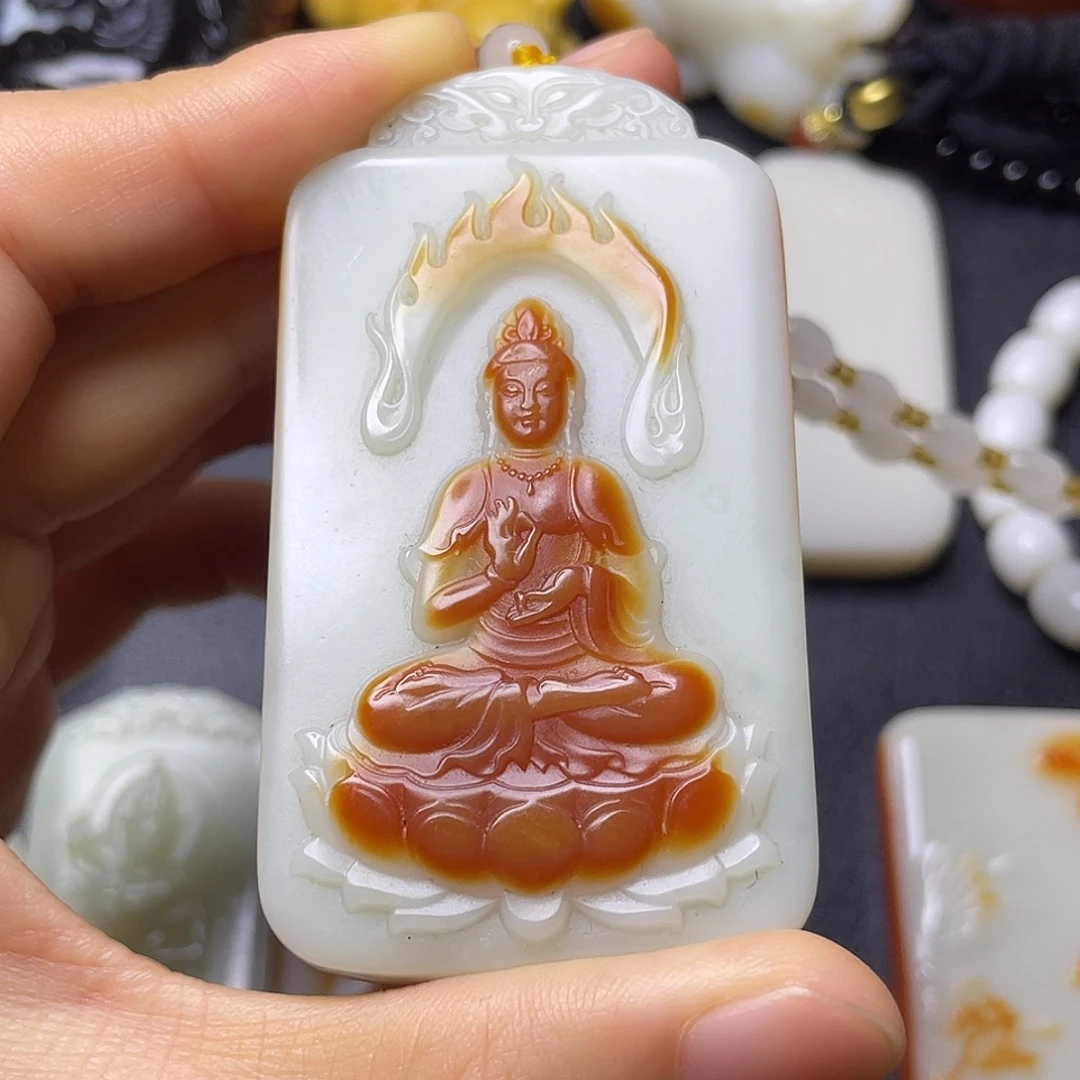 青***语颈饰未镶嵌和田玉