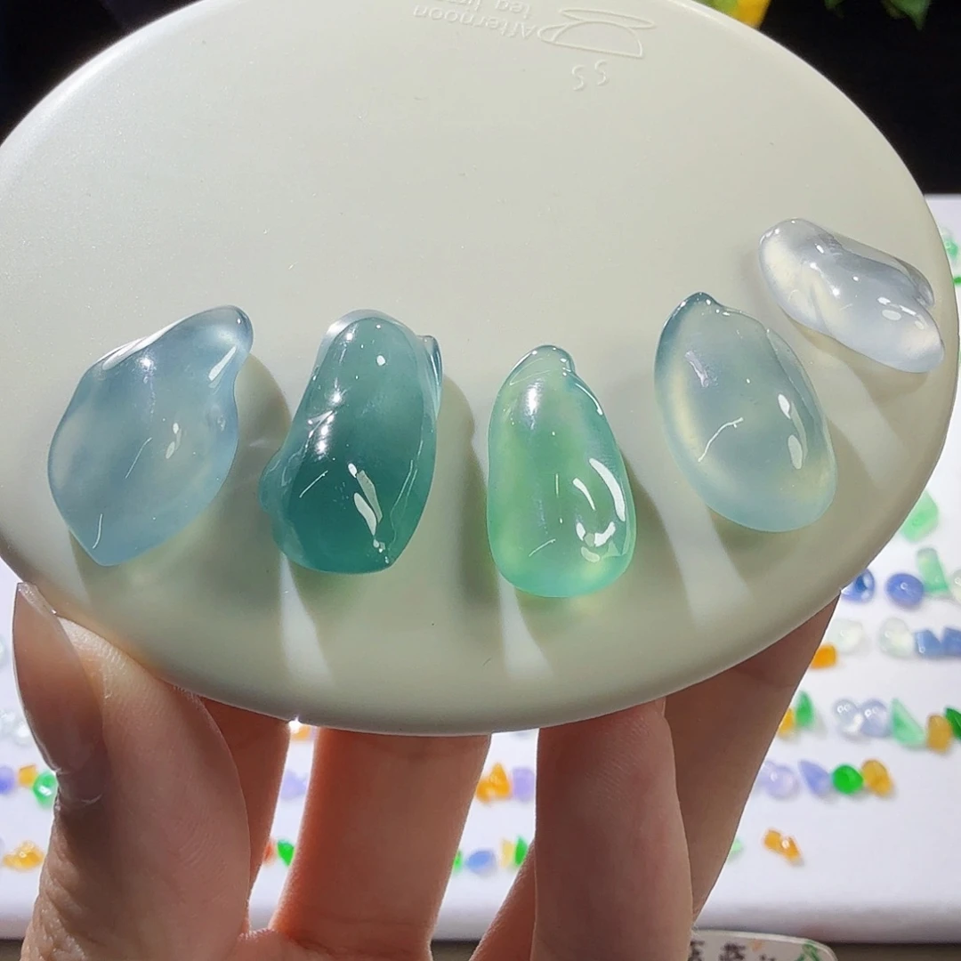 翡翠未镶嵌颈饰欢迎询价
